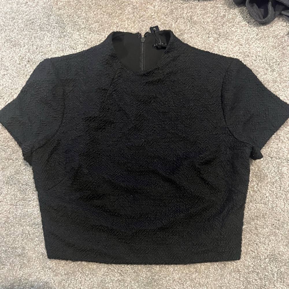 Alice and Olivia black crop top size 2